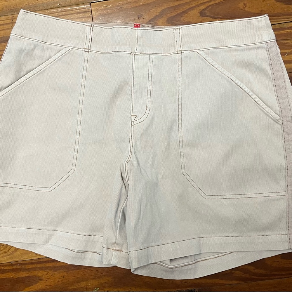 Spanx stretch twill shorts 6” XL  Khaki